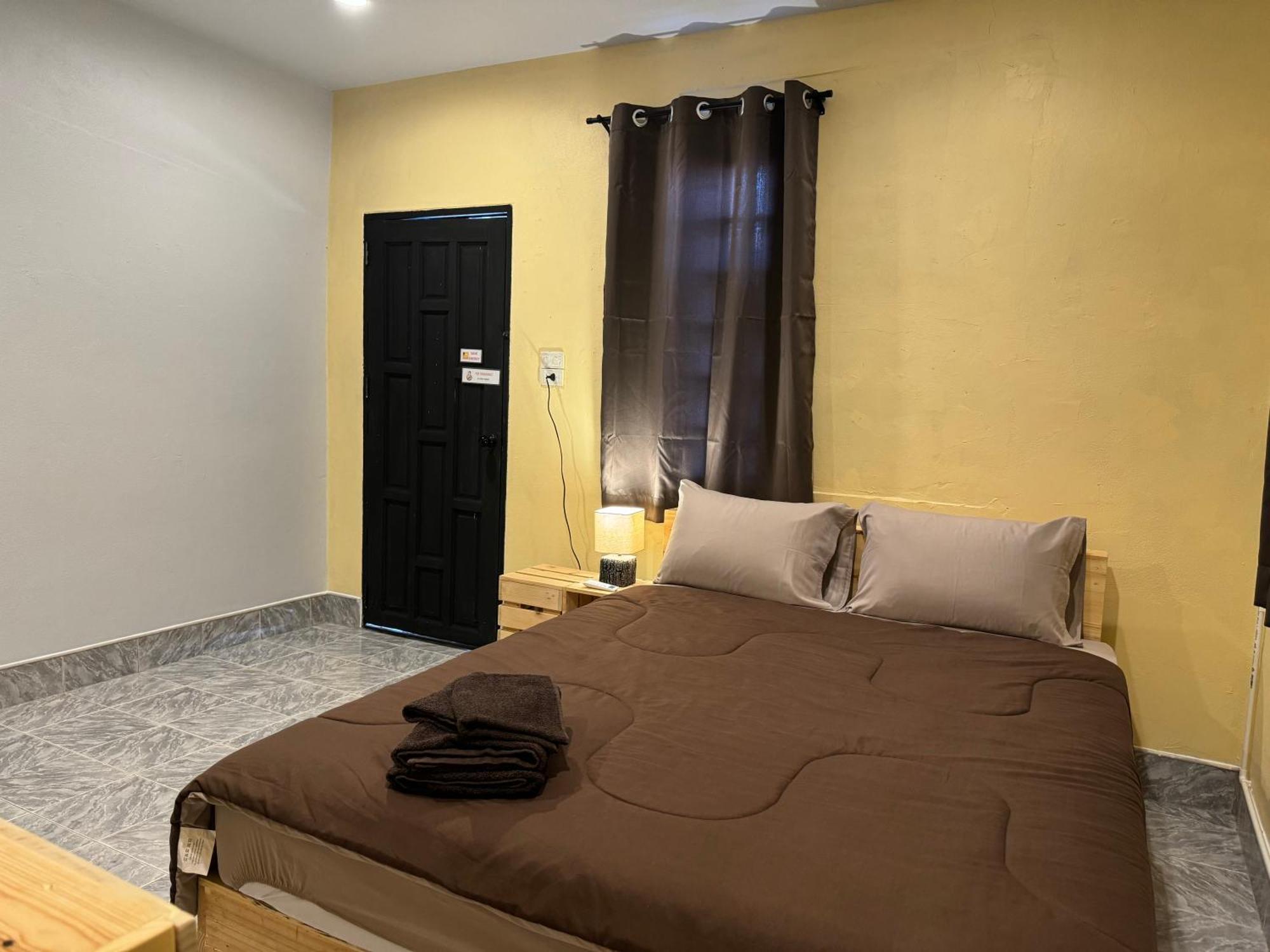 The Wave Haad Rin Hostel Room photo