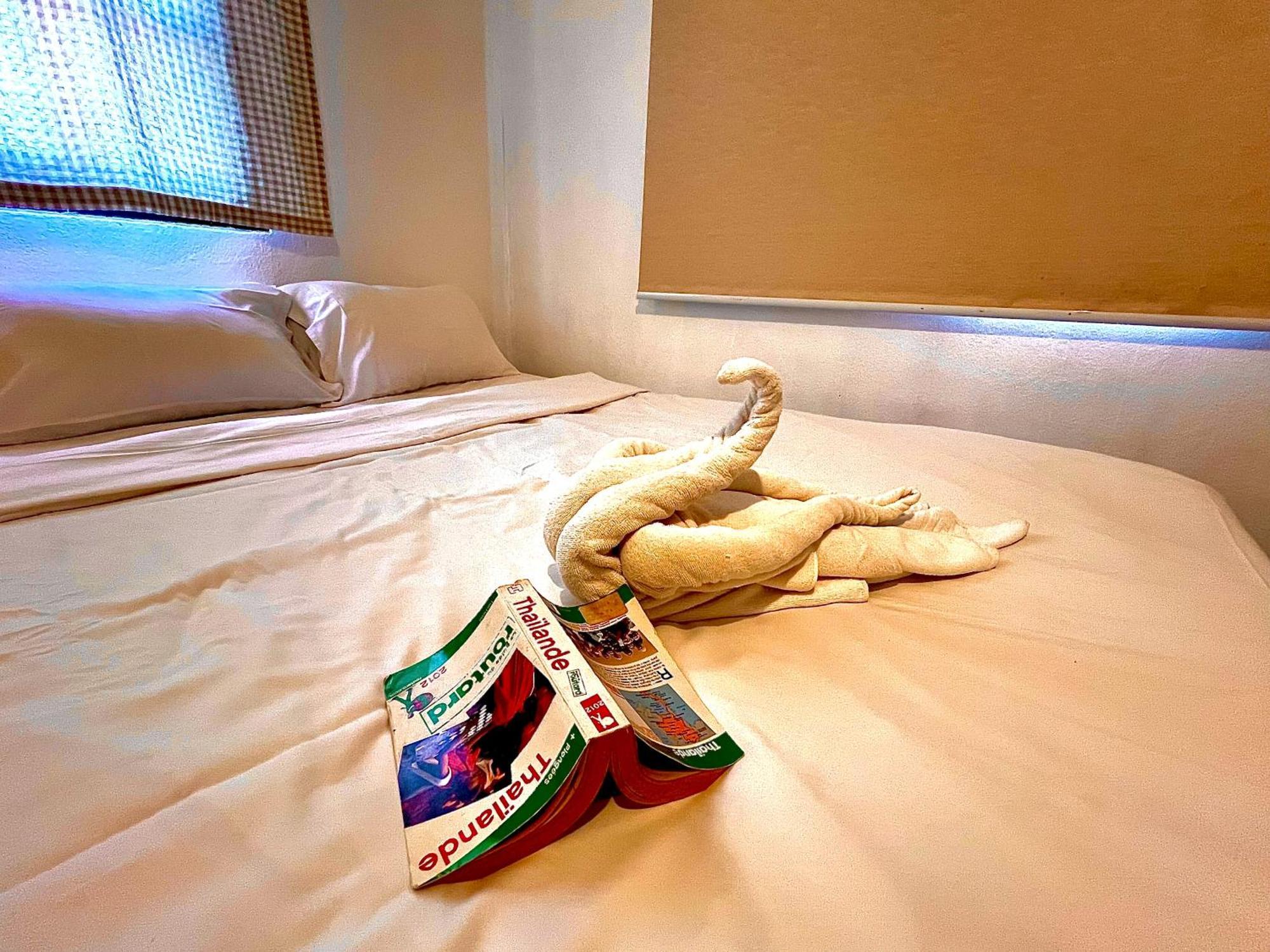 The Wave Haad Rin Hostel Room photo